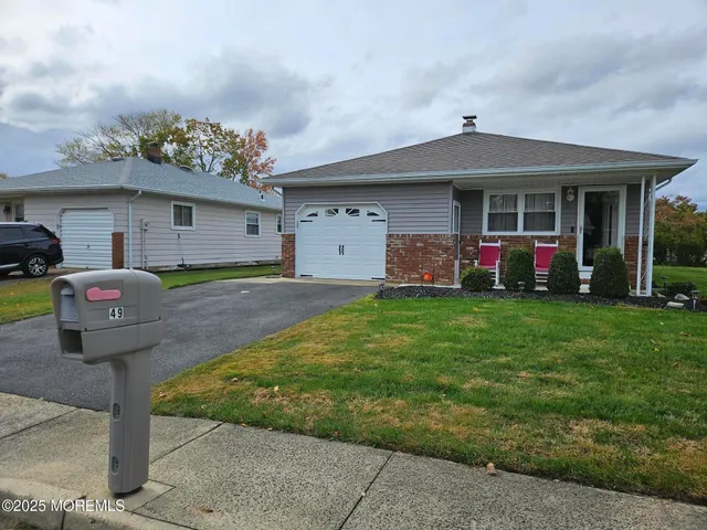 a front view of house with yard