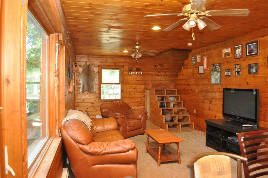 10 Brooks Road Gloucester, MA 01930 - Photo 3 of 10