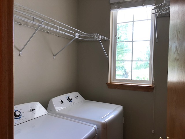 2845 Berman Road North Aurora, IL 60542 - Photo 7 of 23 a utility room with dryer and washer