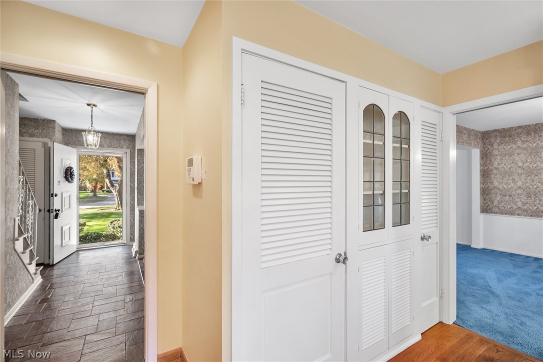 891 Brainard Road Cleveland, OH 44143 - Photo 7 of 35