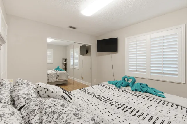 $7,000 | 1905 Meadow Court, Palm Springs, FL 33406