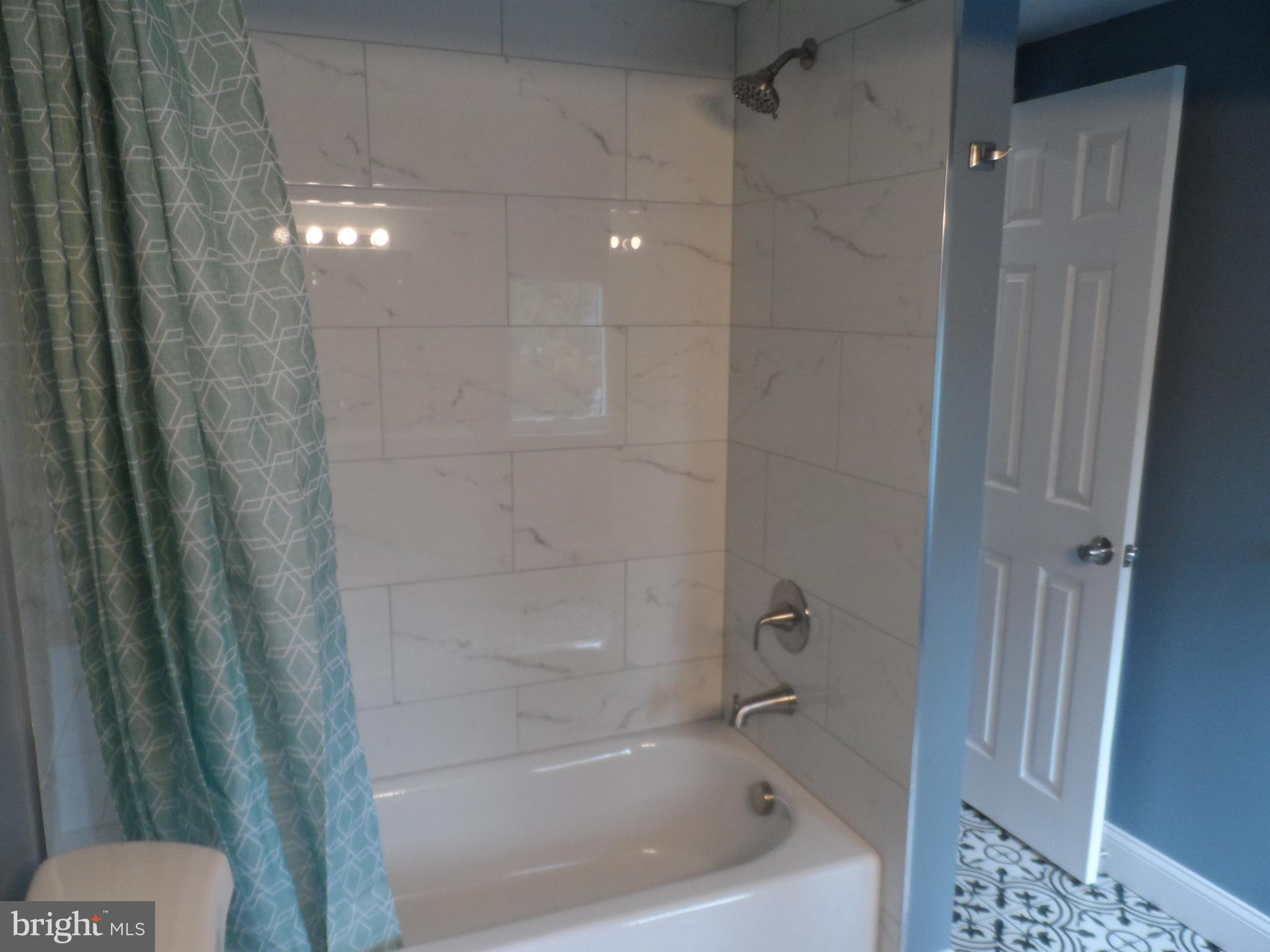 1335 Nottingham Way Hamilton, NJ 08609 - Photo 30 of 40 a bathroom with a bathtub