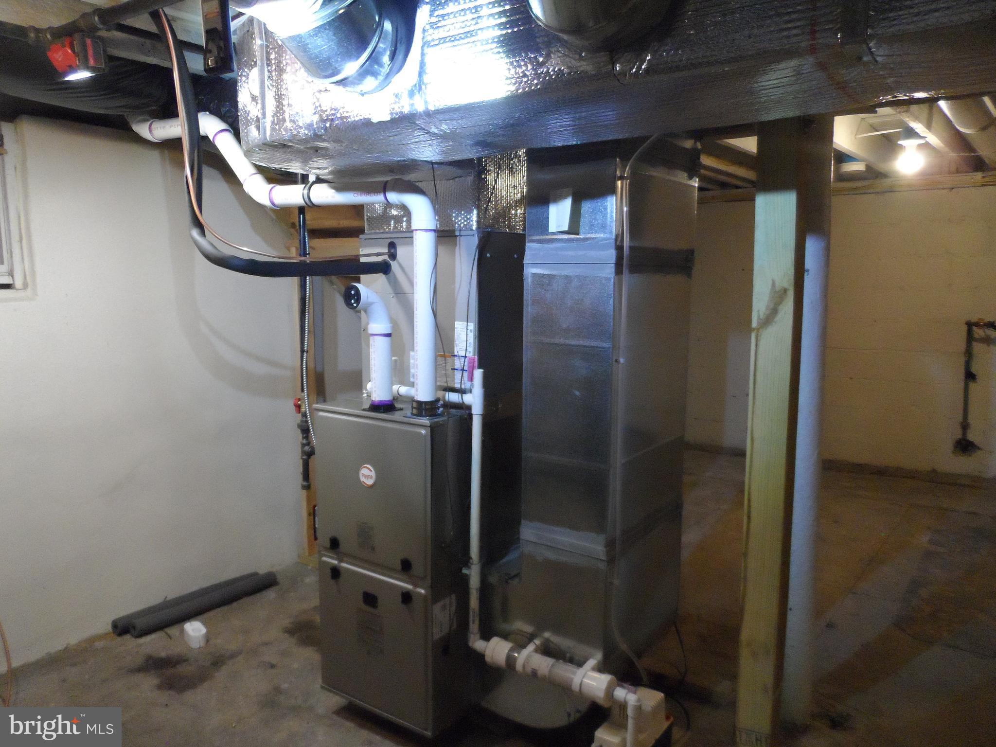 1335 Nottingham Way Hamilton, NJ 08609 - Photo 35 of 40 a room with gym equipment