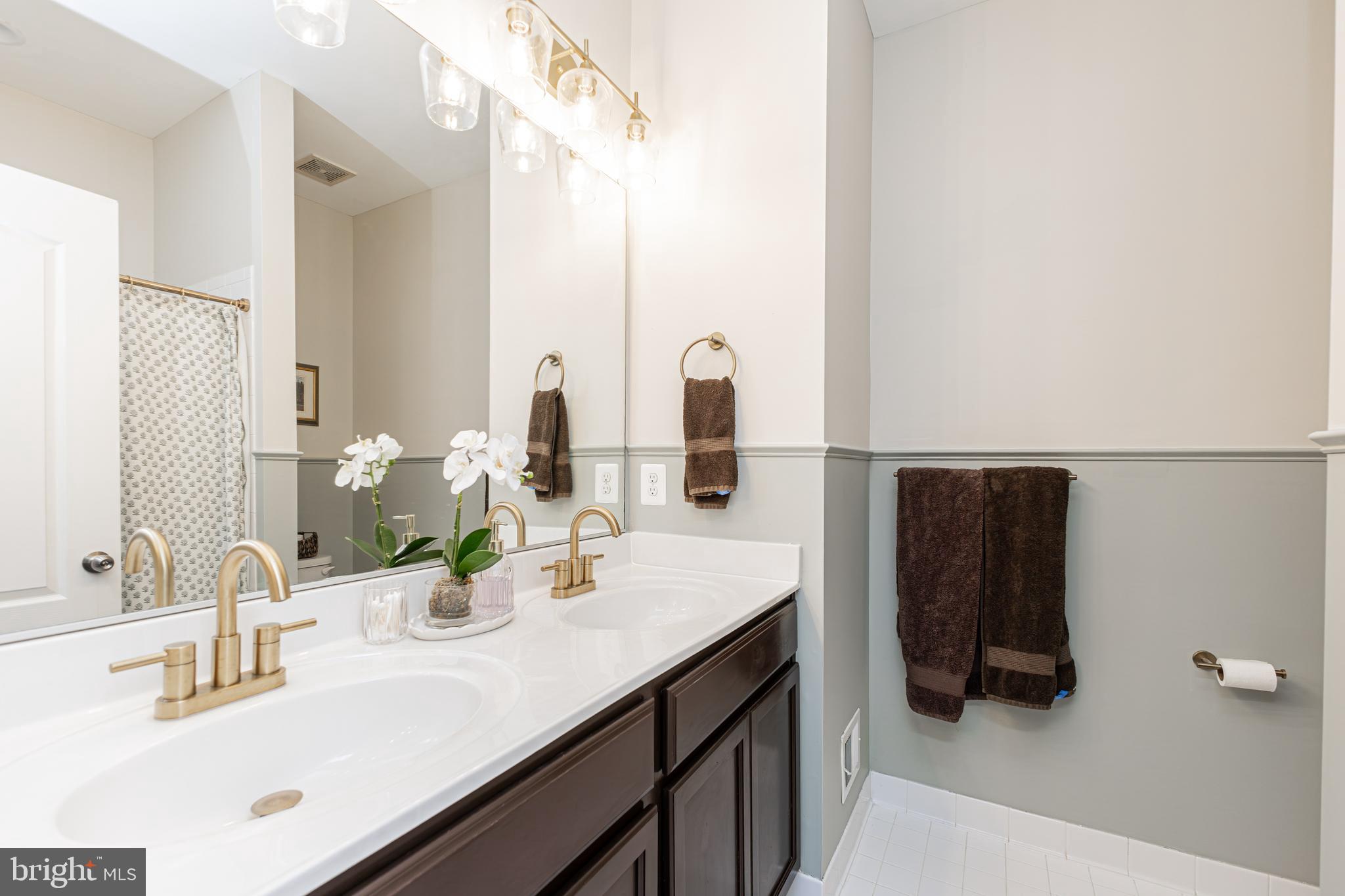 4336 Potomac Highlands Circle, Unit 51 Triangle, VA 22172 - Photo 19 of 40 a bathroom with a sink and a mirror