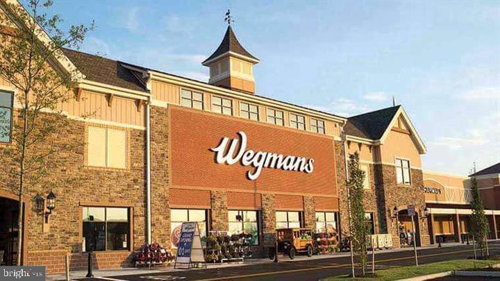 4336 Potomac Highlands Circle, Unit 51 Triangle, VA 22172 - Photo 34 of 40 a sign on a pole on a street