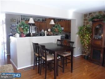 125 Vernon Court Lansdale, PA 19446 - Photo 3 of 11 Dining Room