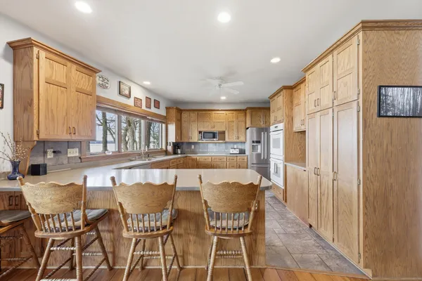 $1,600,000 | 633 North Shore Drive, Detroit Lakes, MN 56501