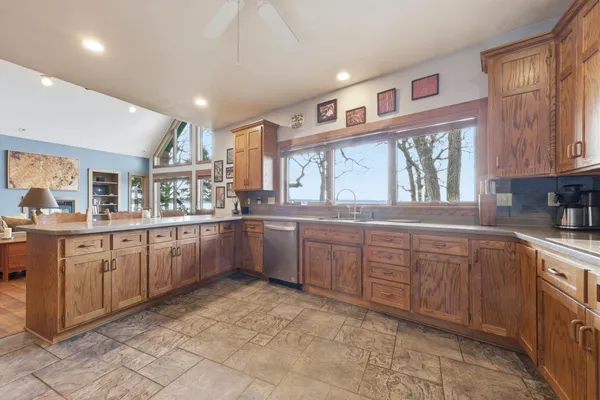 $1,600,000 | 633 North Shore Drive, Detroit Lakes, MN 56501