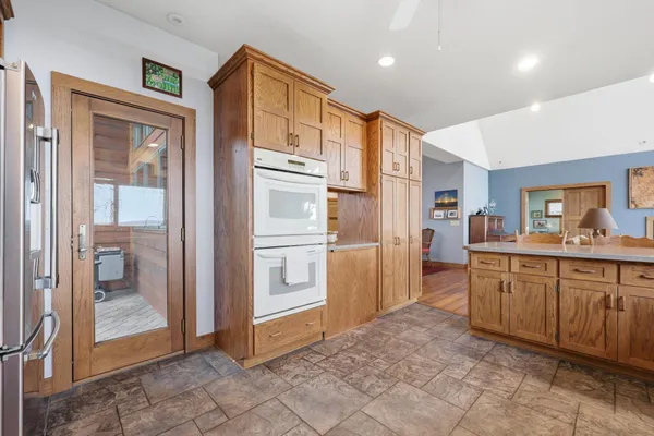 $1,600,000 | 633 North Shore Drive, Detroit Lakes, MN 56501