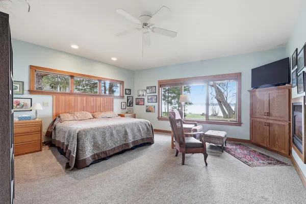 $1,600,000 | 633 North Shore Drive, Detroit Lakes, MN 56501