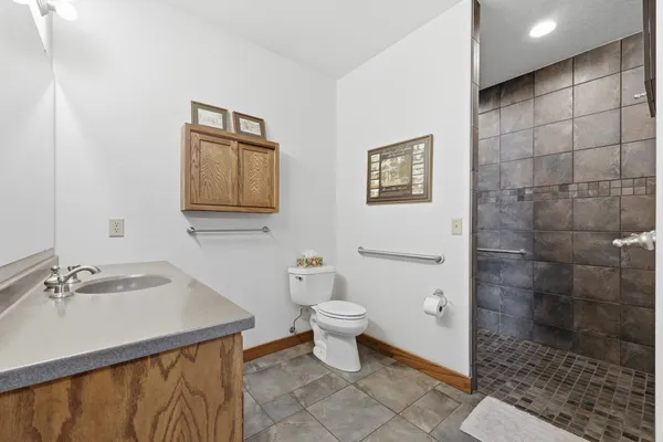 $1,600,000 | 633 North Shore Drive, Detroit Lakes, MN 56501