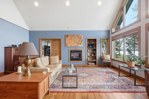 $1,600,000 | 633 North Shore Drive, Detroit Lakes, MN 56501
