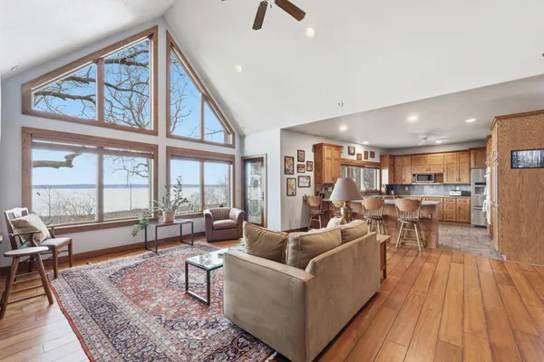 $1,600,000 | 633 North Shore Drive, Detroit Lakes, MN 56501