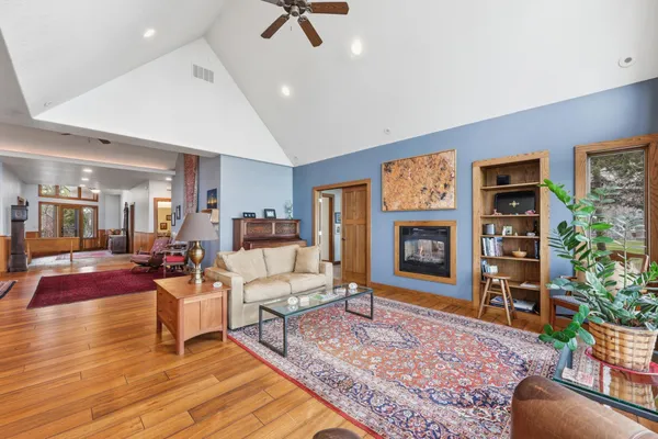 $1,600,000 | 633 North Shore Drive, Detroit Lakes, MN 56501