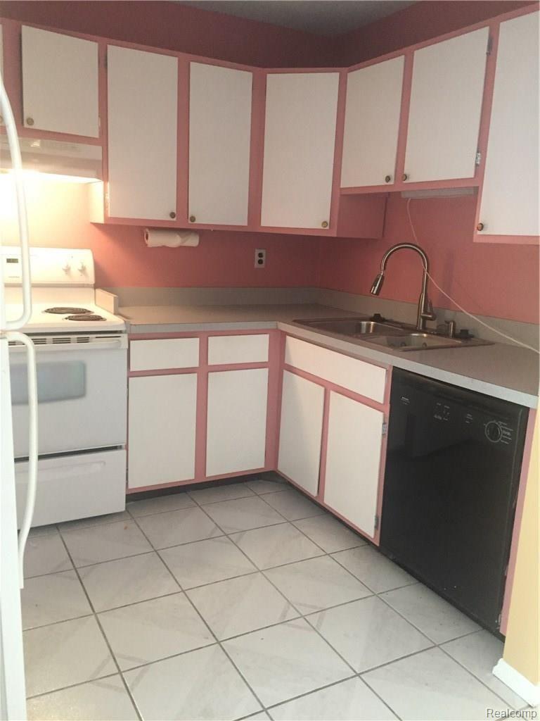 4909 Crooks Road, Unit 49 Royal Oak, MI 48073 - Photo 6 of 9 IMG-2015.JPG