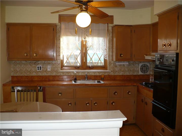 3119 Welsh Road Philadelphia, PA 19136 - Photo 2 of 9 Kitchen