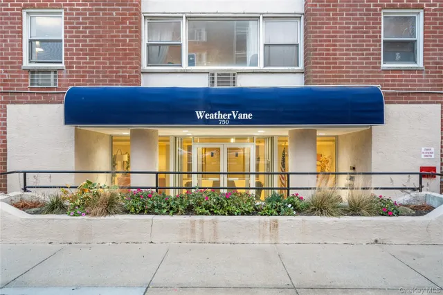 $539,999 | 750 Shore Road, Unit 3O, Long Beach, NY 11561