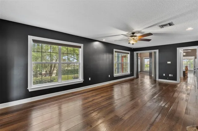 $2,950 | 126 East Palmetto Avenue, Howey-in-the-Hills, FL 34737