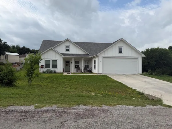 $1,950 | 527 Siesta Court, Granbury, TX 76048
