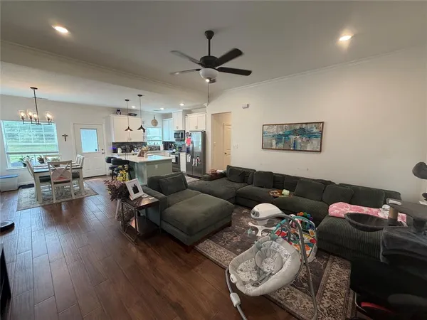 $1,950 | 527 Siesta Court, Granbury, TX 76048