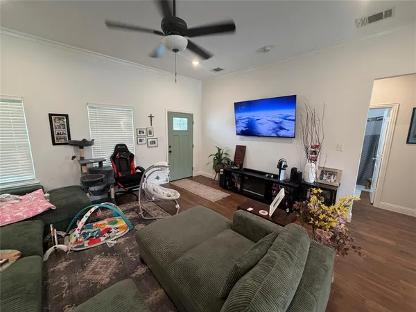 $1,950 | 527 Siesta Court, Granbury, TX 76048