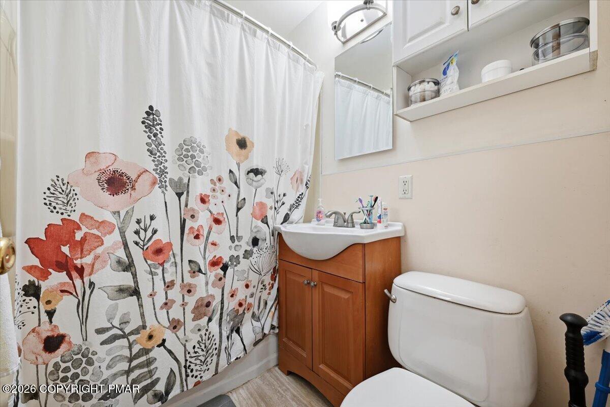 137 Sweetfern Road Stroudsburg, PA 18360 - Photo 41 of 67 Full Bathroom