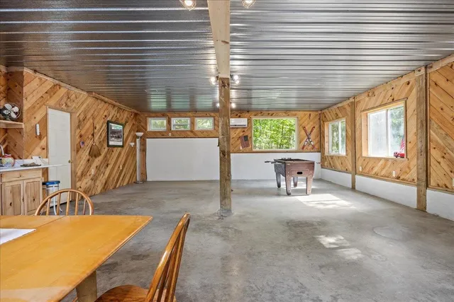 a view of a house with backyard