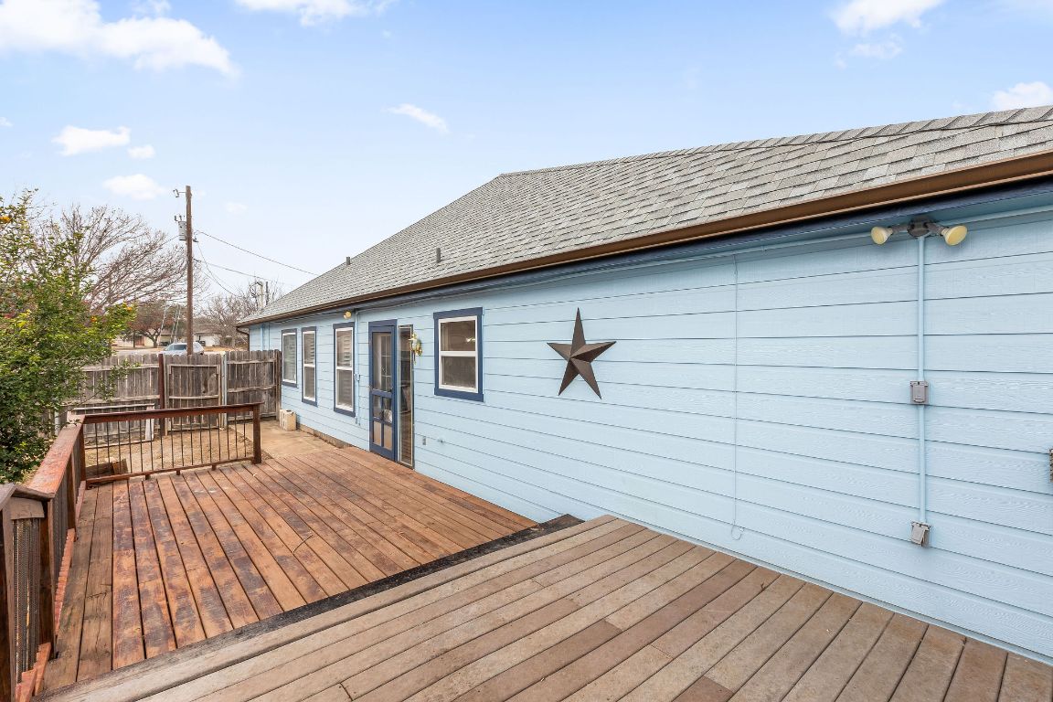 112 Amherst Court Kyle, TX 78640 - Photo 33 of 38