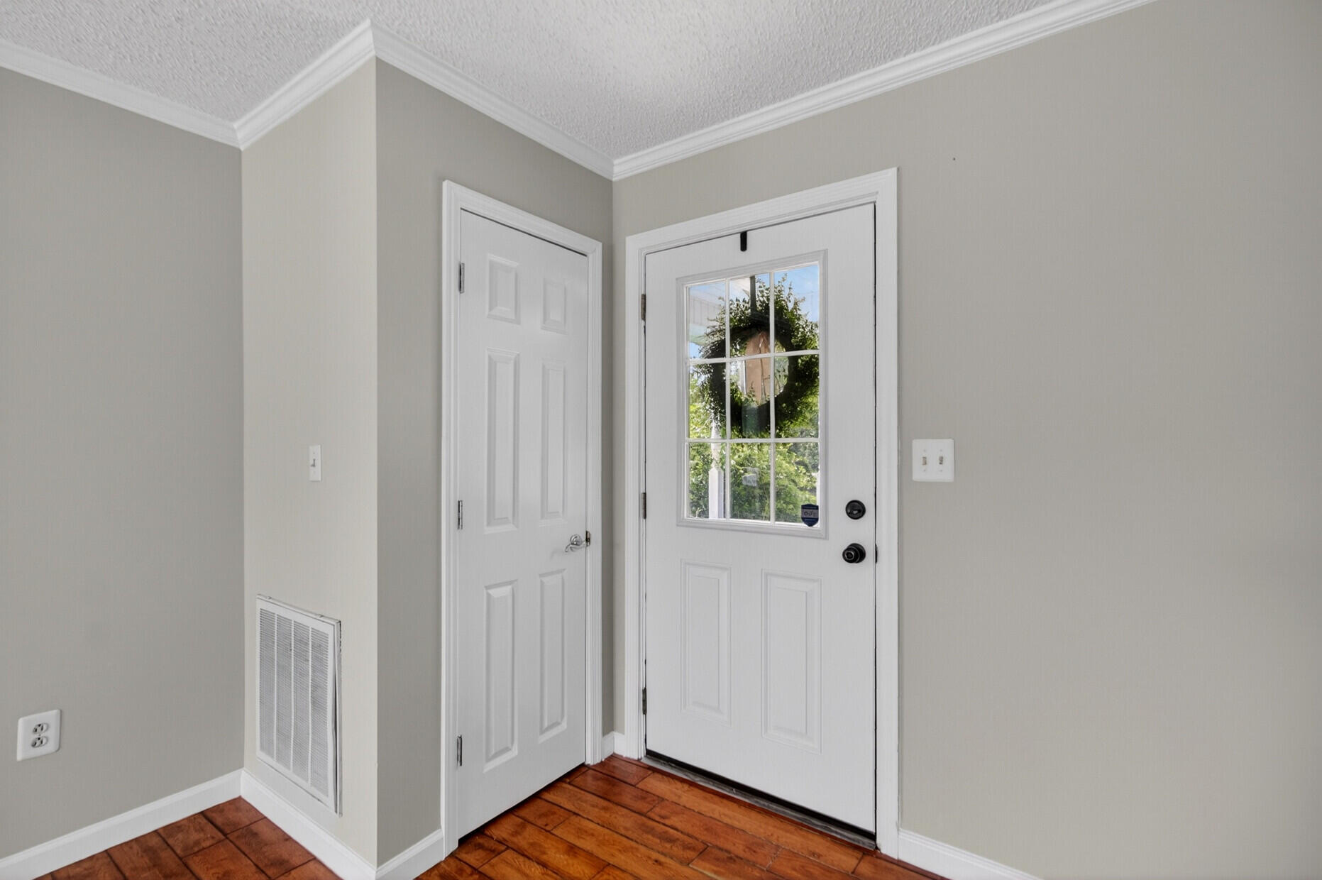 1824 Highway 61 Ridgeville, SC 29472 - Photo 6 of 35 6. Coat closet