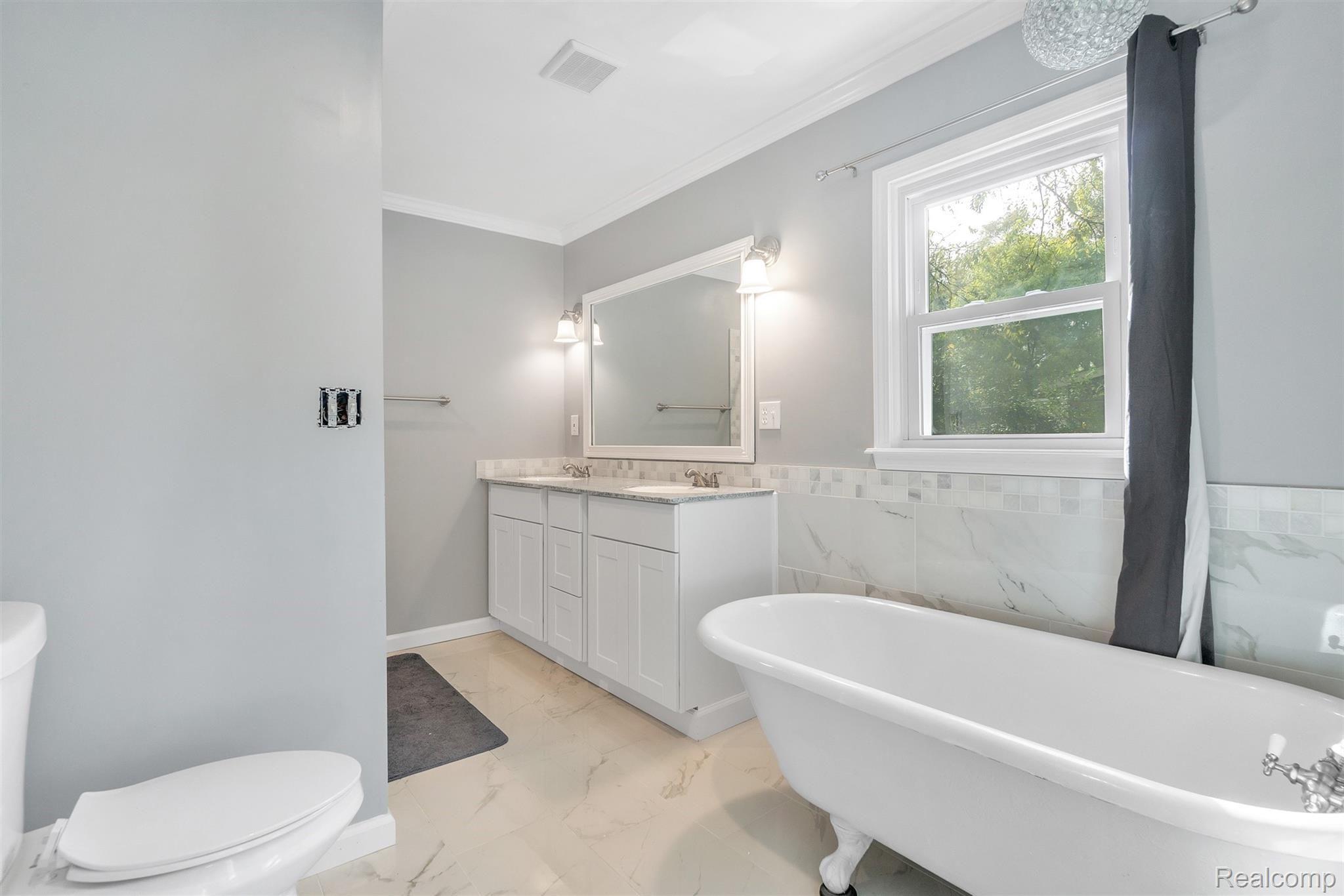 609 West Silver Lake Road Fenton, MI 48430 - Photo 17 of 37 17-609-w-Silver-lake-rd-WindowStill.jpg