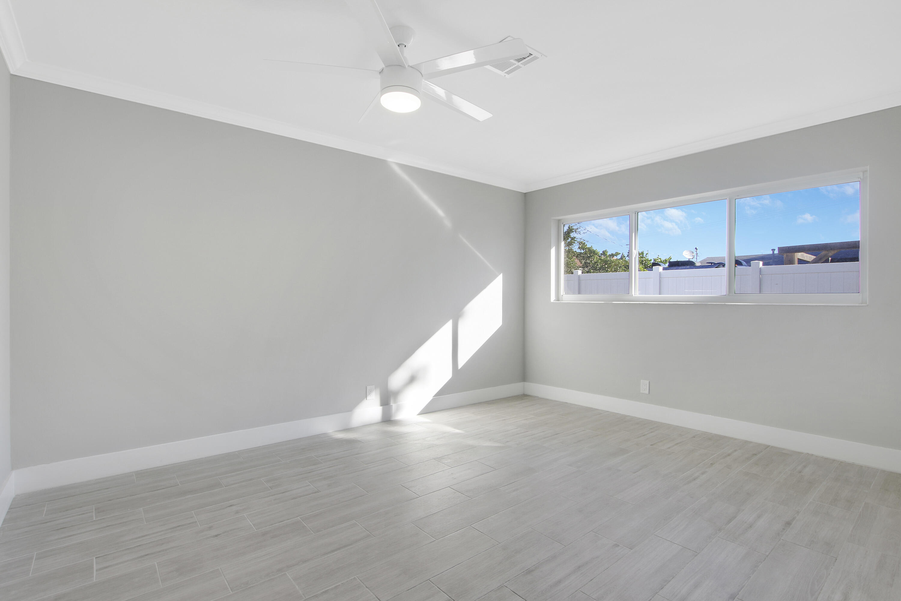 2241 Northeast 35th Court Lighthouse Point, FL 33064 - Photo 12 of 17 House-3
