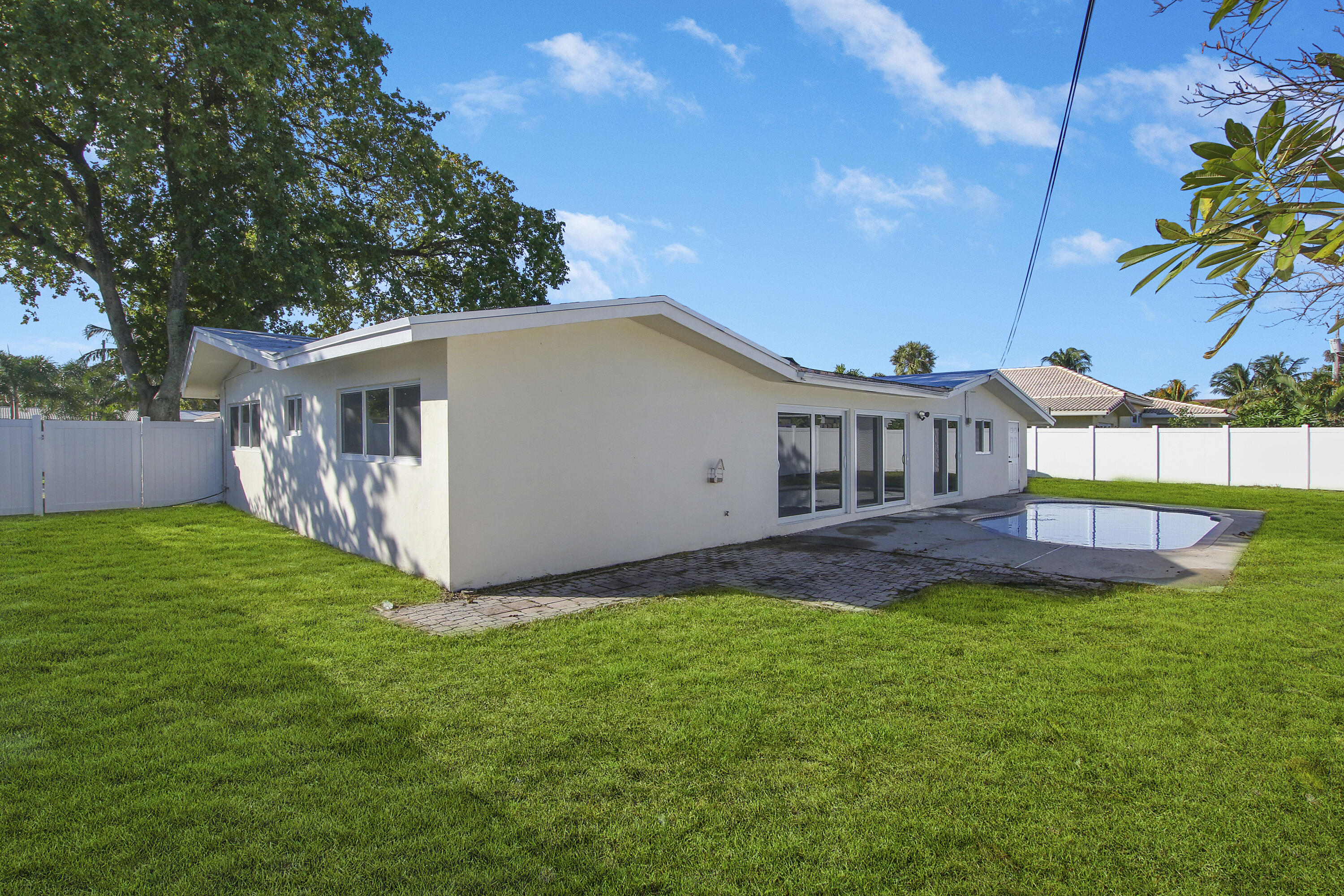 2241 Northeast 35th Court Lighthouse Point, FL 33064 - Photo 16 of 17 House-25