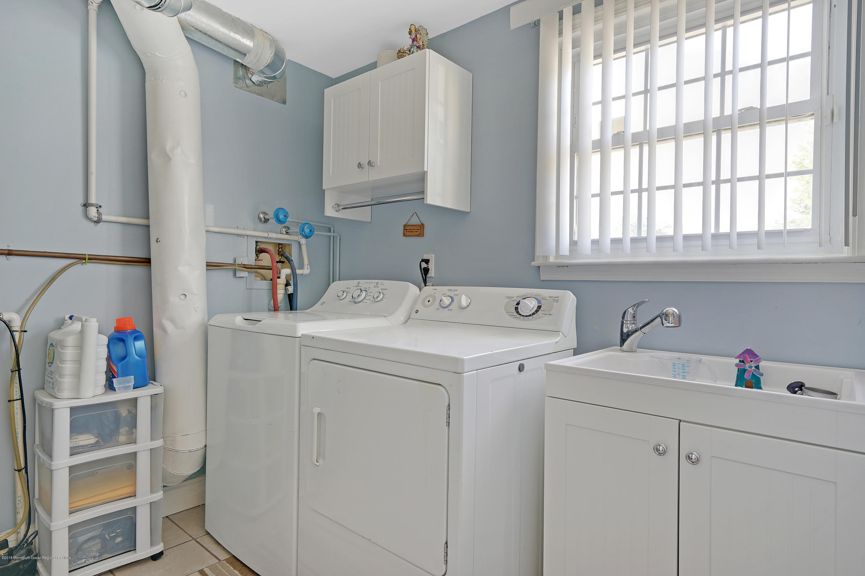 123 Reflection Road Toms River, NJ 08753 - Photo 25 of 41 a utility room with dryer and washer