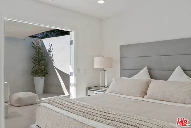 $12,000 | 3479 Wonder View Drive, Los Angeles, CA 90068