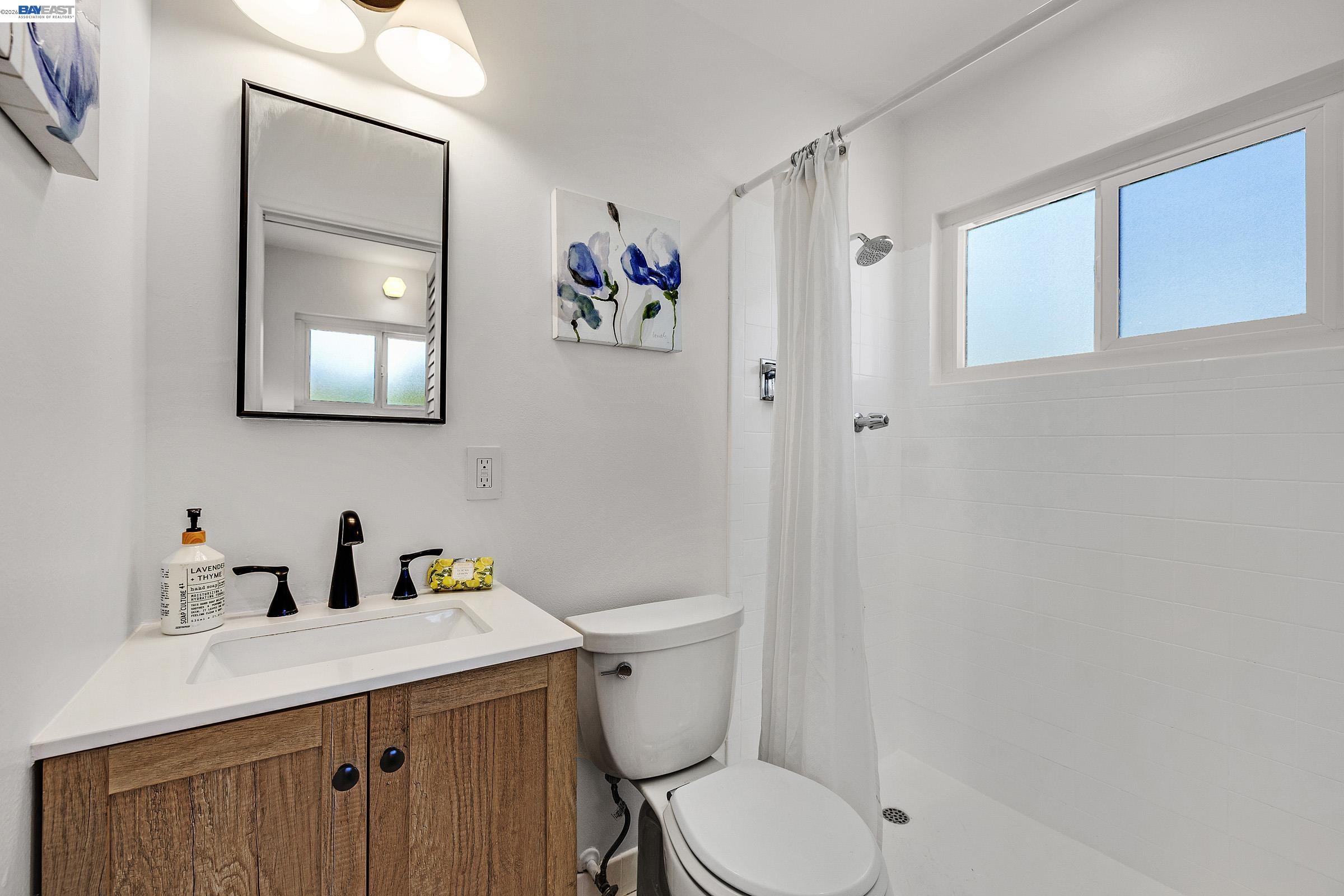 18595 Laredo Road Castro Valley, CA 94546 - Photo 14 of 26