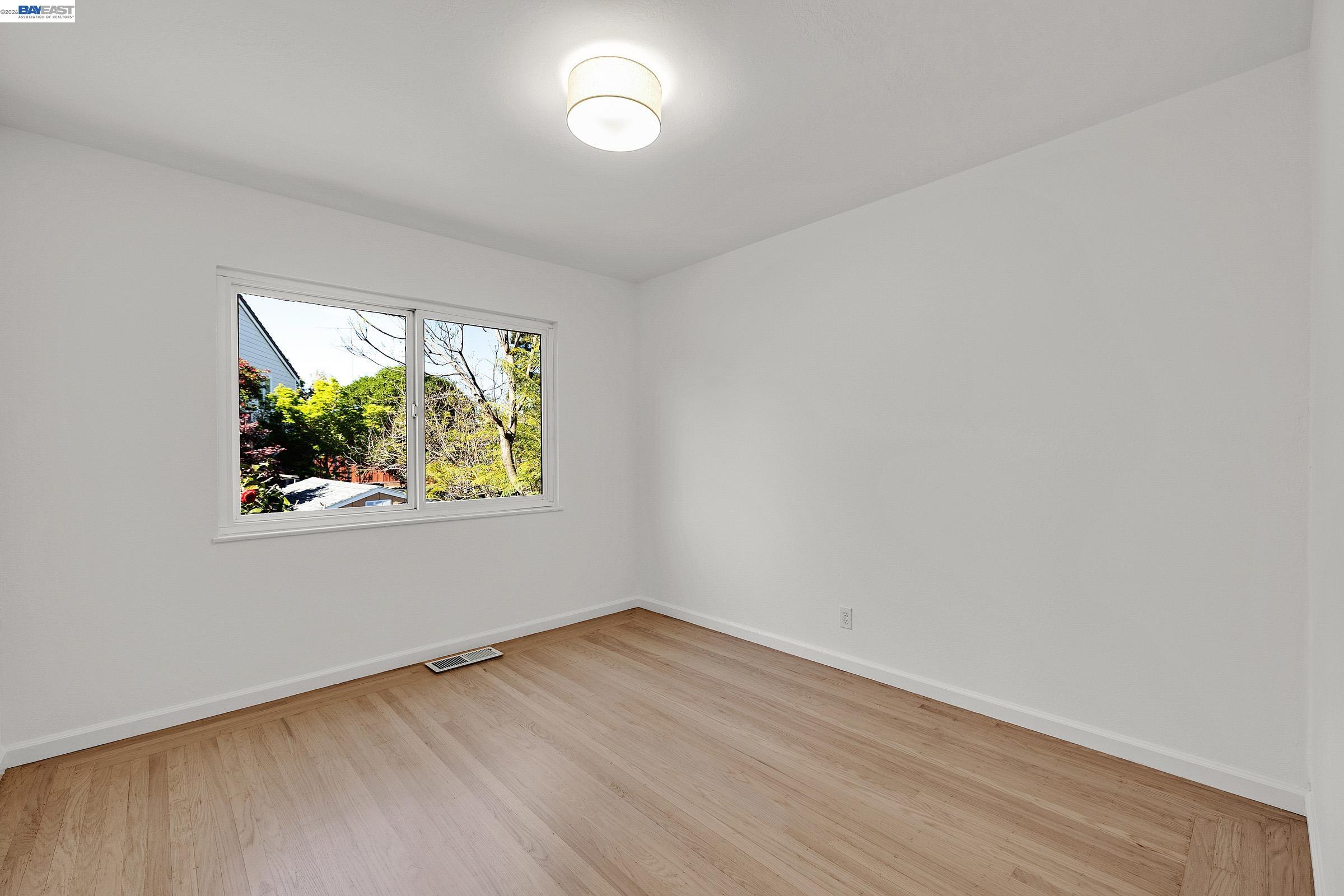 18595 Laredo Road Castro Valley, CA 94546 - Photo 17 of 26