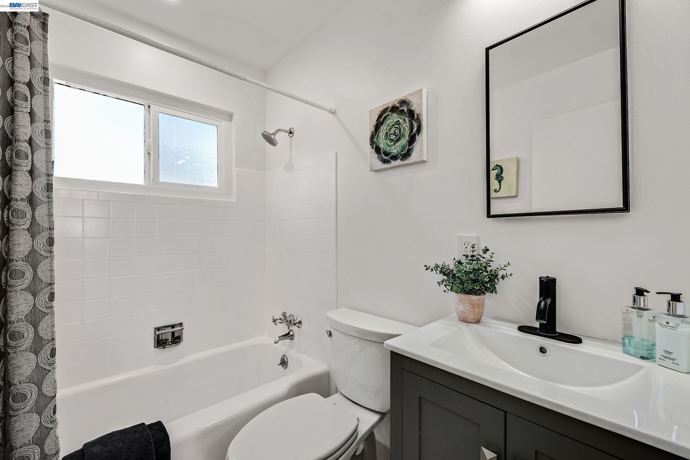 18595 Laredo Road Castro Valley, CA 94546 - Photo 18 of 26