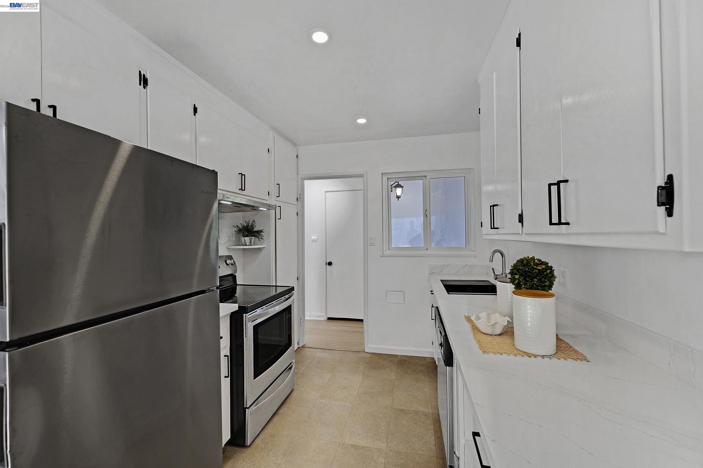 18595 Laredo Road Castro Valley, CA 94546 - Photo 10 of 26