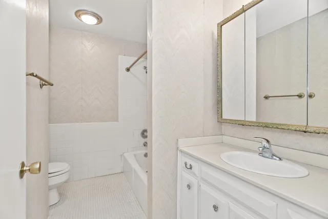 $279,000 | 1500 Oak Avenue, Unit 3G, Evanston, IL 60201