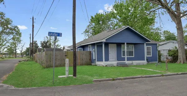 $1,800 | 218 Hafer Avenue, Baytown, TX 77520