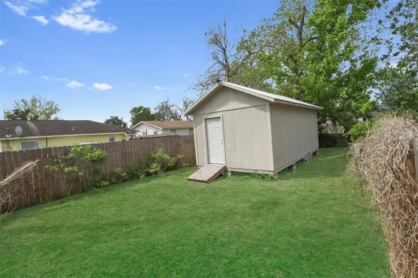 $1,800 | 218 Hafer Avenue, Baytown, TX 77520