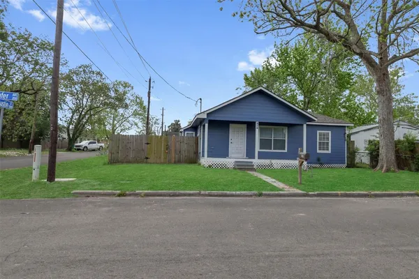 $1,800 | 218 Hafer Avenue, Baytown, TX 77520