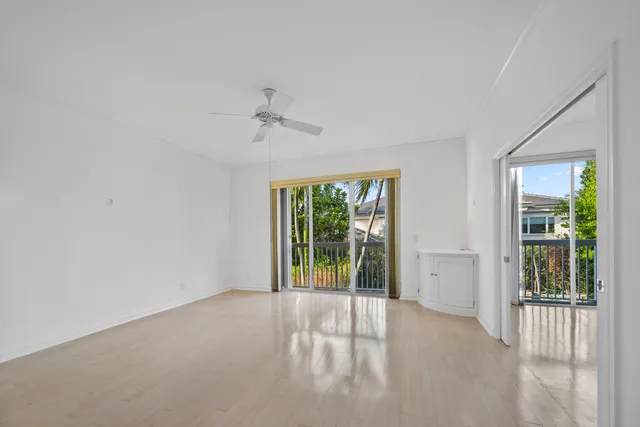 a view of livingroom with furniture