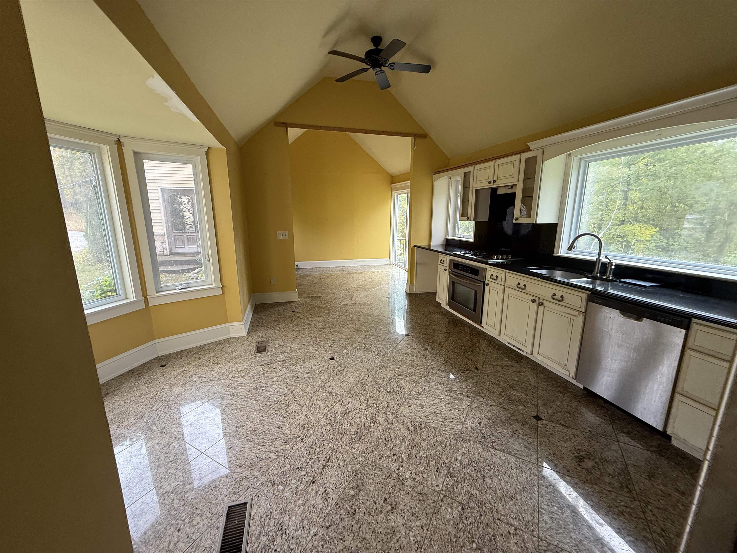 206 Chester Road Auburn, NH 03032 - Photo 23 of 27 Gallery Image 23