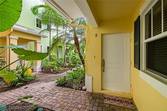 $3,595 | 708 Southeast 15th Street, Unit 3, Fort Lauderdale, FL 33316