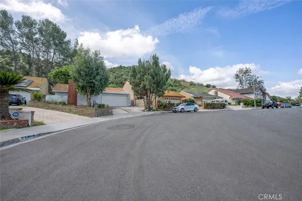 $675,000 | 27440 Annette Jo Circle, Saugus, CA 91350