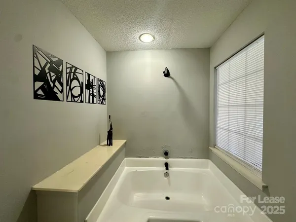 $2,995 | 9501 Pondside Lane, Charlotte, NC 28213