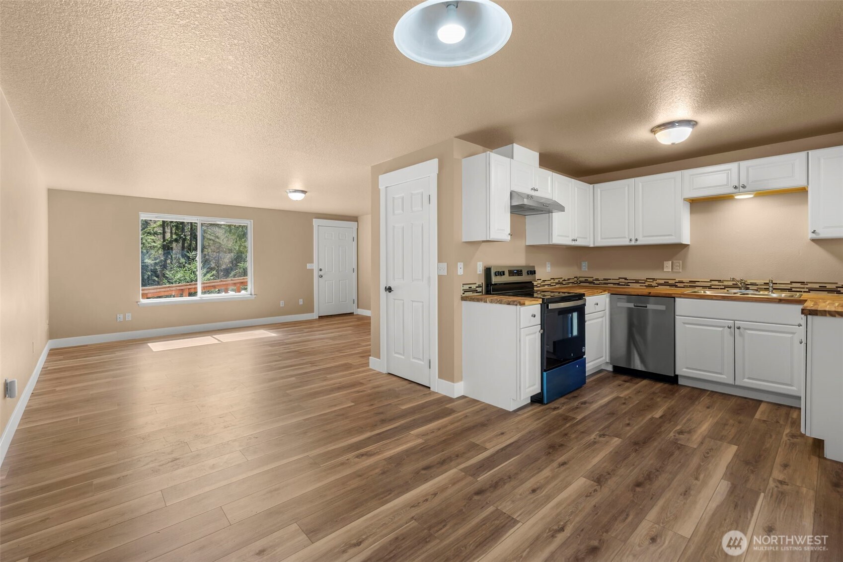 110 Sunny Basin Road Castle Rock, WA 98611 - Photo 8 of 31