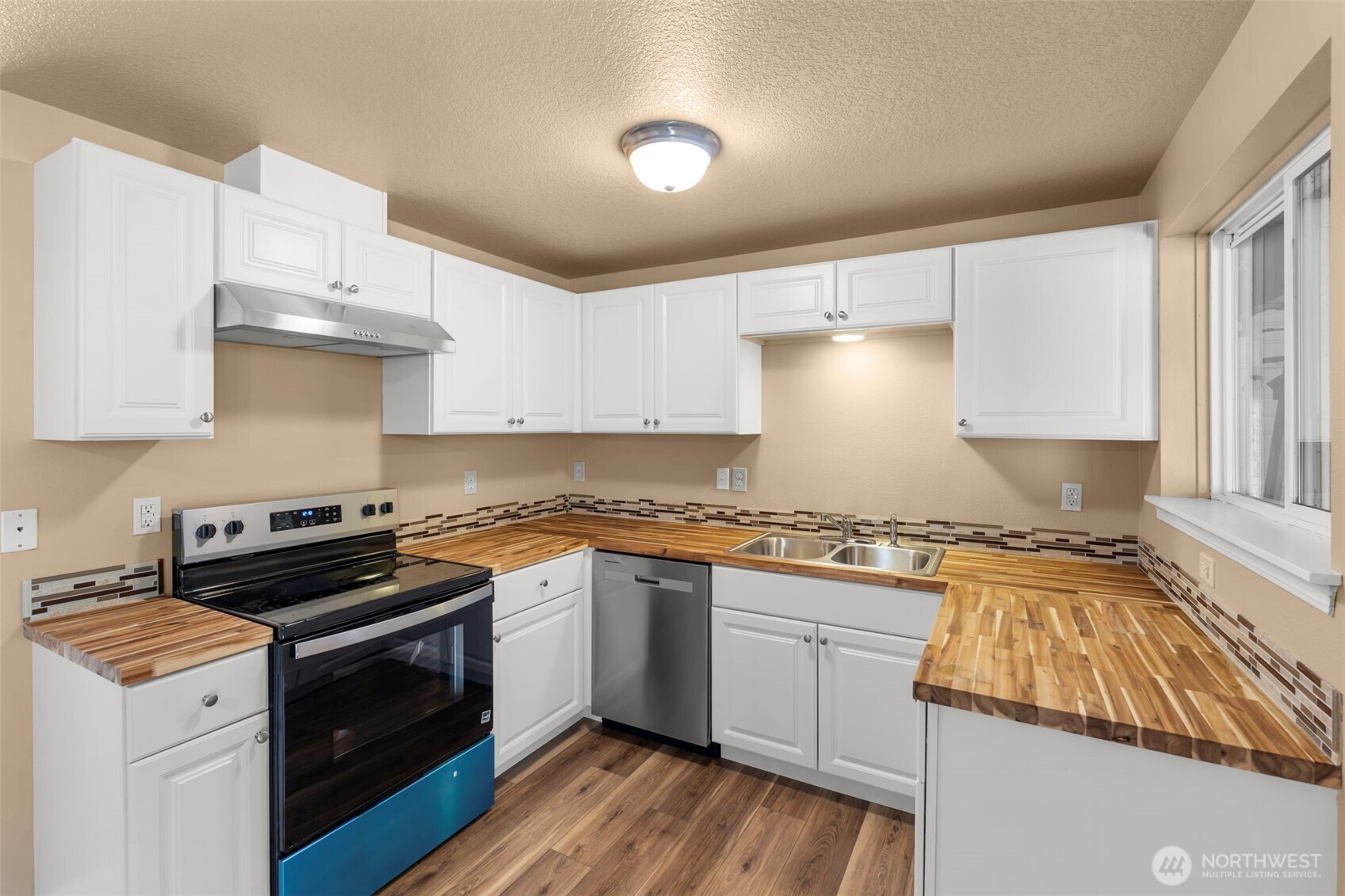 110 Sunny Basin Road Castle Rock, WA 98611 - Photo 9 of 31