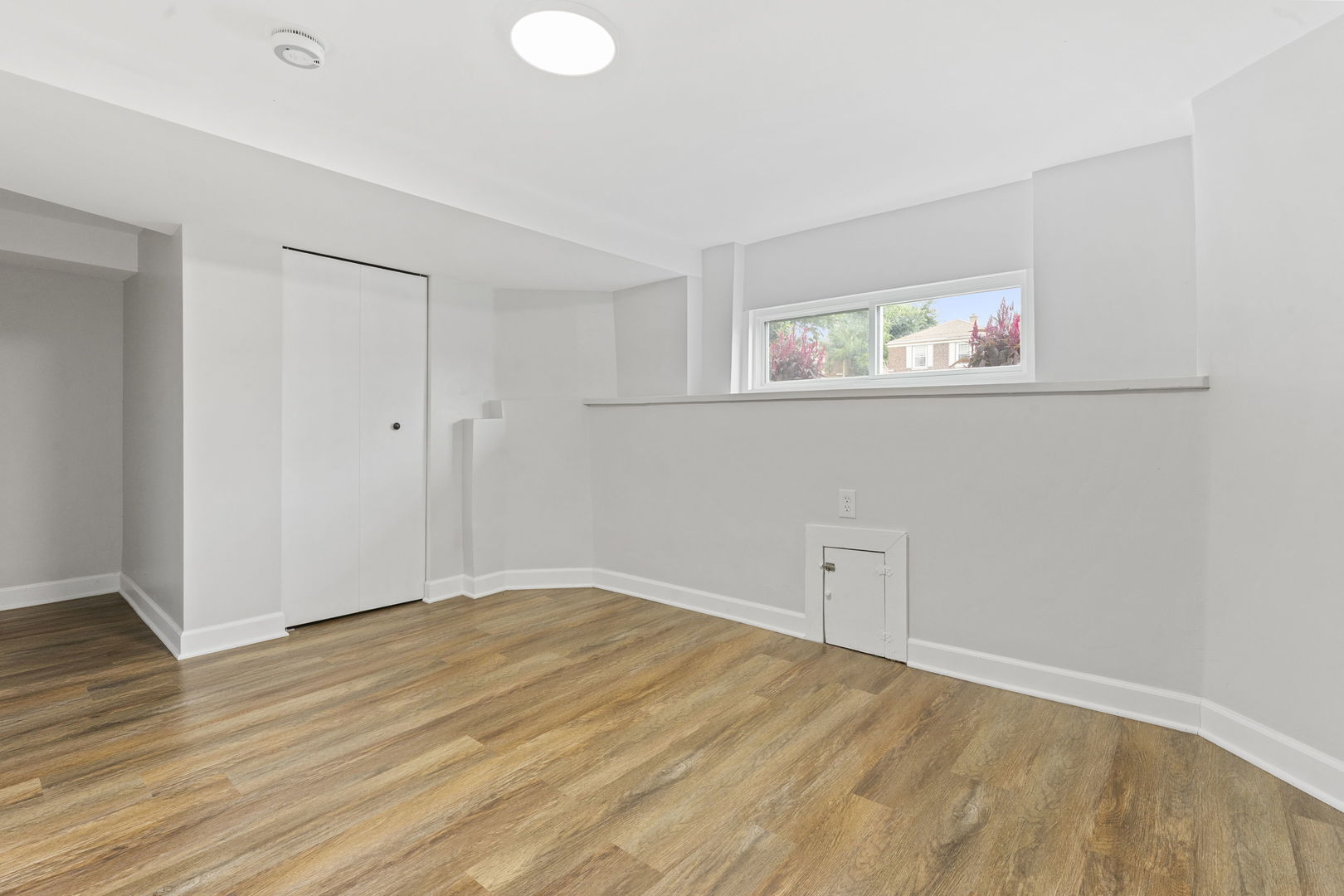 8746 South Wood Street Chicago, IL 60620 - Photo 20 of 27 a view of an empty room